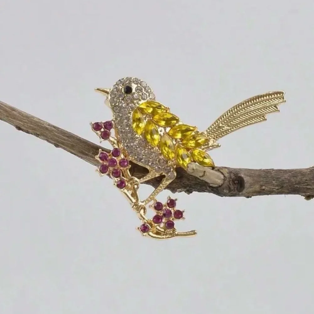 Vintage-Style Cubic Zirconia Magpie Bird on a Branch Brooch Pin. NWOT - Picture 2 of 6